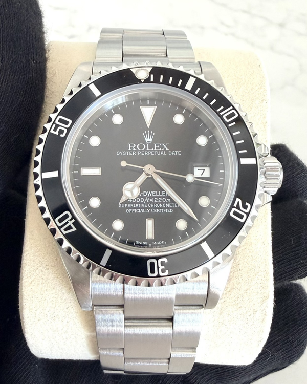 No Reserve - Rolex Sea-Dweller 4000 40MM Black Dial Oyster Bracelet (16600)