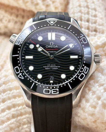 2024 Omega Seamaster Diver 300M 42MM Black Dial Rubber Strap (210.32.42.20.01.001)
