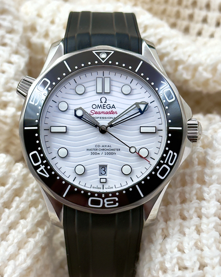 2024 Omega Seamaster Diver 300M 42MM White Dial Rubber Strap (210.32.42.20.04.001)