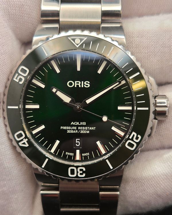 Oris Aquis Date 43.5MM Green Dial Steel Bracelet (01 733 7730)