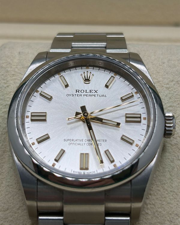Rolex Oyster Perpetual (126000)