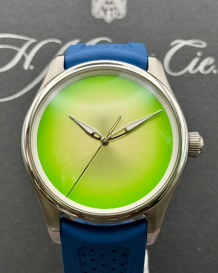 2024 H. Moser & Cie Pioneer Centre Seconds 42.8MM Green Dial Rubber Strap (3201-1204)