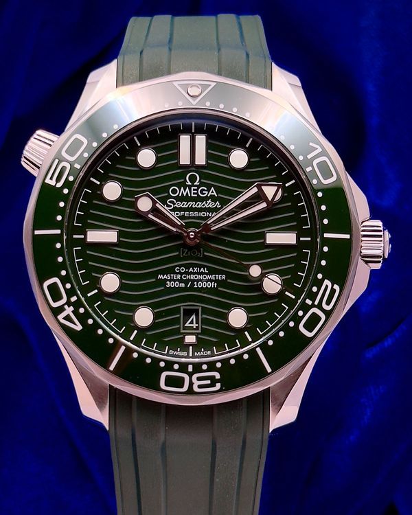 2025 Omega Seamaster Diver 300M "Seaweed" 42MM Green Dial Rubber Strap (210.32.42.20.10.001)