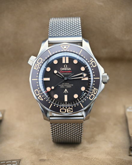 2025 Omega Seamaster Diver 300M 007 Edition 42MM Brown Dial Titanium Bracelet (210.90.42.20.01.001)