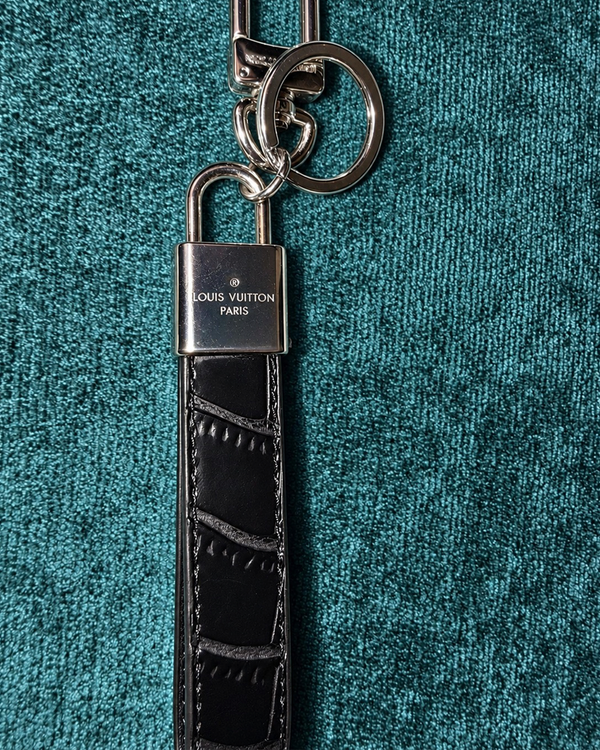 No Reserve - 2024 Louis Vuitton Accessories Padlock Dragonne Leather/Steel Key Holder (Dragonne)