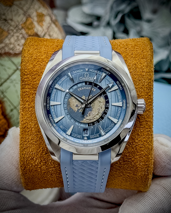 2025 Omega Seamaster Aqua Terra GMT Worldtimer "Summer Blue" 43MM Blue Dial Rubber Strap (220.12.43.22.03.002)