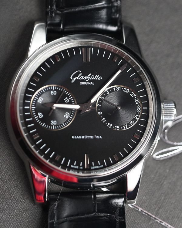 2011 Glashütte Original Senator Hand Date 40MM Black dial Leather Strap (1-39-58-01-02-04)