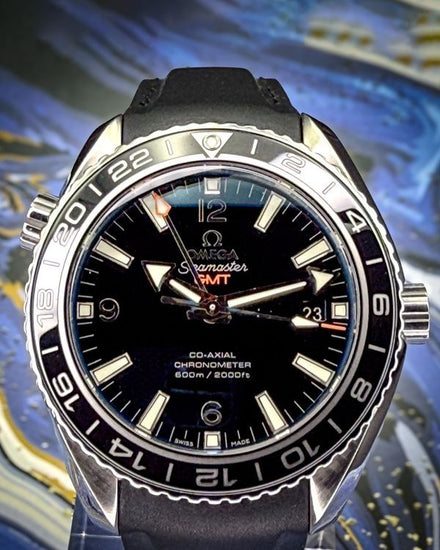 2017 Omega Seamaster Planet Ocean GMT 43.5MM Black Dial Rubber Strap (232.32.44.22.01.001)