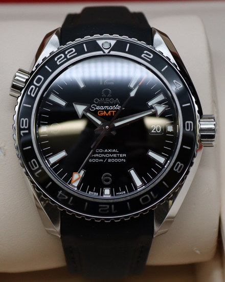 2021 Omega Seamaster Planet Ocean GMT 43.5MM Black Dial Rubber Strap (232.32.44.22.01.001)