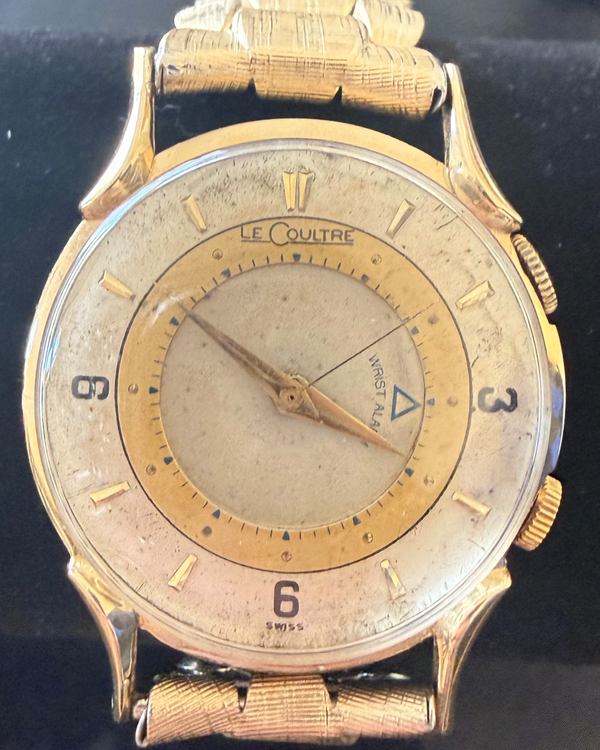 Jaeger-LeCoultre Memovox 37MM Ivory Dial Yellow Gold Bracelet (33901537)
