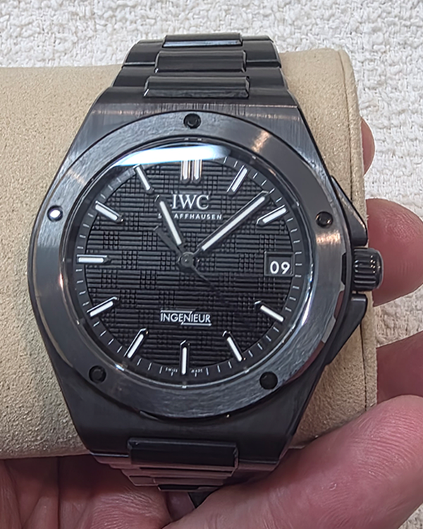 2025 IWC Schaffhausen Ingenieur 42MM Black Dial Ceramic Bracelet (IW338903)