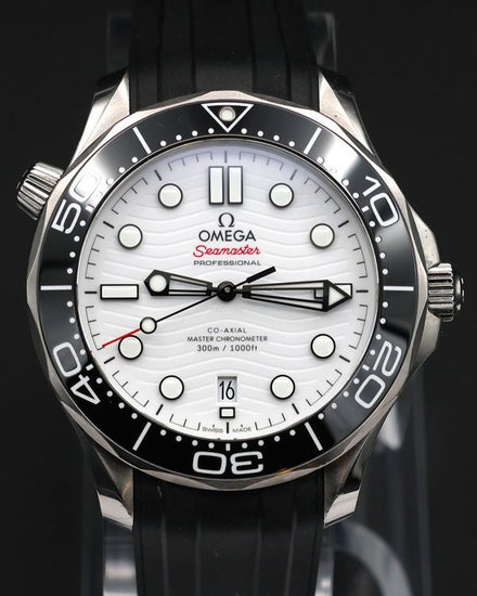 No Reserve - Omega Seamaster Diver 300M 42MM White Dial Rubber Strap (210.32.42.20.04.001)