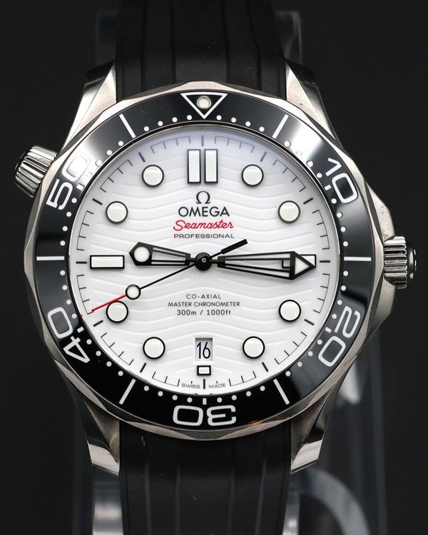 No Reserve - Omega Seamaster Diver 300M 42MM White Dial Rubber Strap (210.32.42.20.04.001)