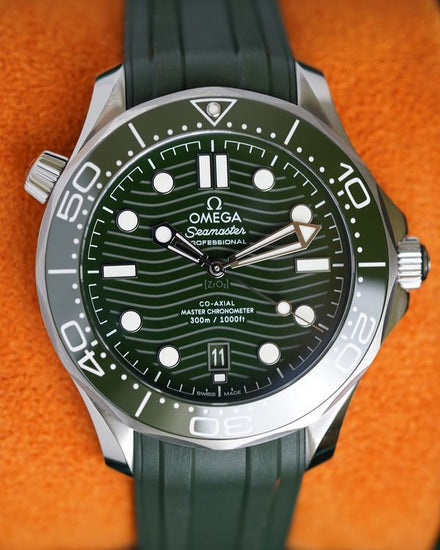 No Reserve - 2026 Omega Seamaster Diver 300M "Seaweed" 42MM Green Dial Rubber Strap (210.32.42.20.10.001)