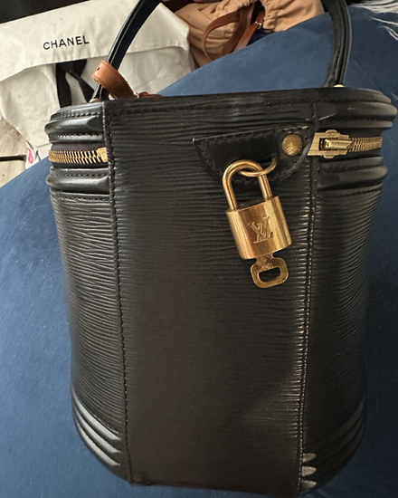 Louis Vuitton Bag Vanity Bag Small Size Epi Leather Gold-Tone Hardware Leather Strap (Vanity Bag)