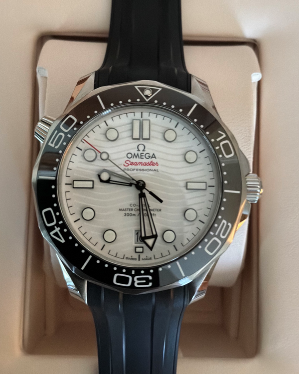 2026 Omega Seamaster Diver 300M 42MM White Dial Rubber Strap (210.32.42.20.04.001)