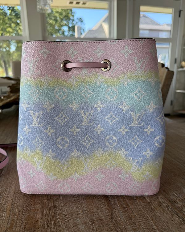 2020 Louis Vuitton Escale NéoNoé MM Pink Monogram Coated Canvas Silver Tone Hardware Leather Strap (M45124)