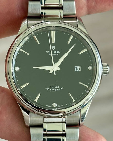 No Reserve - 2018 Tudor Style 41MM Black Dial Steel Bracelet (12700)