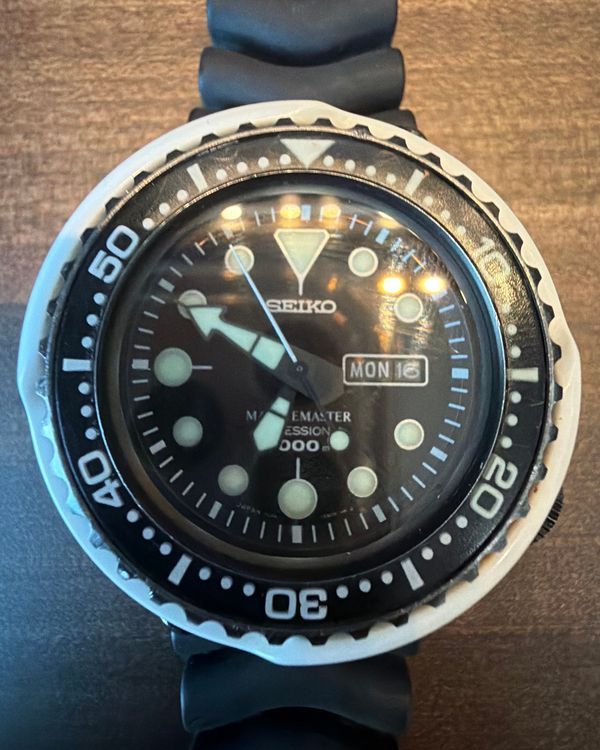 (Working) No Reserve - 2010 Seiko Prospex Marinemaster "White Dolphin" L. E. 50MM Quartz Black Dial Rubber Strap (SBBN019)