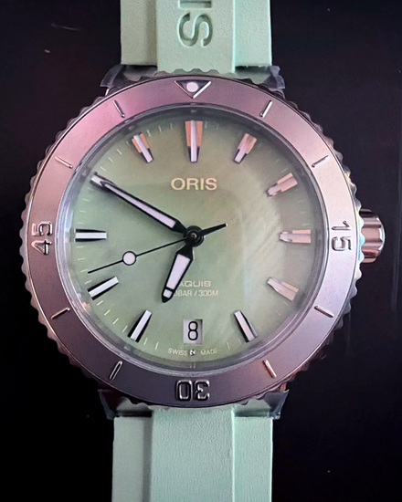 No Reserve - 2026 Oris Aquis Date 36.5MM Mother of Pearl Dial Rubber Strap (01 733 7770 4157)