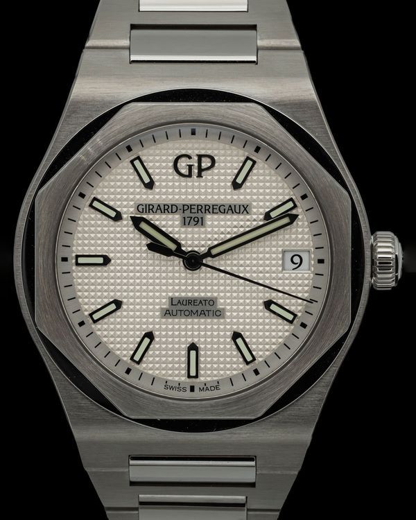 Girard Perregaux Laureato (81010-11-131-11A)
