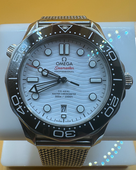 2022 Omega Seamaster Diver 300M 42MM White Dial Steel Bracelet (210.30.42.20.04.001)