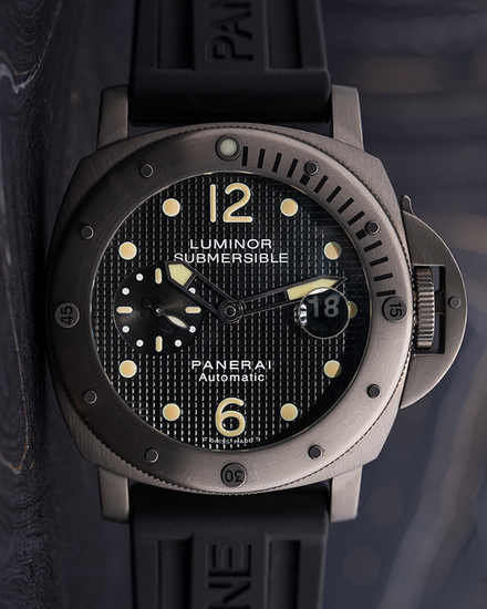 2002 Panerai Submersible 44MM Black Dial Rubber Strap (PAM00025)
