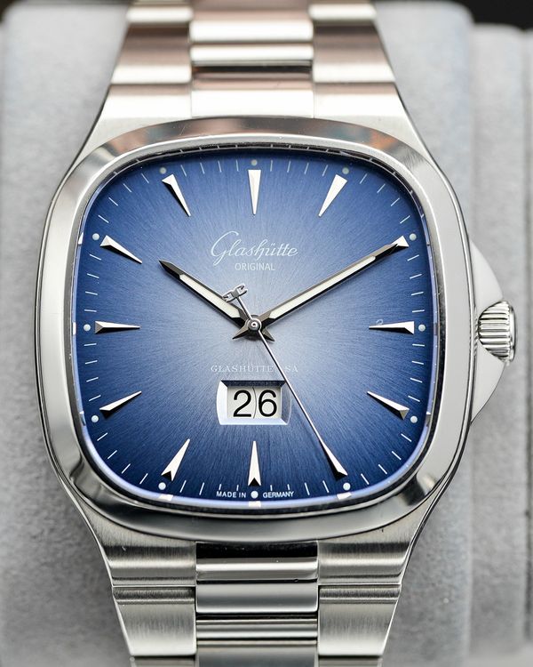 Glashütte Original Seventies Panorama Date 40MM Blue Dial Steel Bracelet (2-39-47-13-12-14)