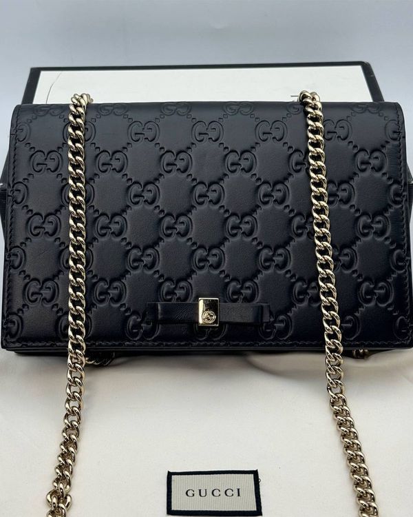 Gucci Guccissima Crossbody Medium Bag Black Leather Gold-Tone Hardware Chain Strap (Guccissima)