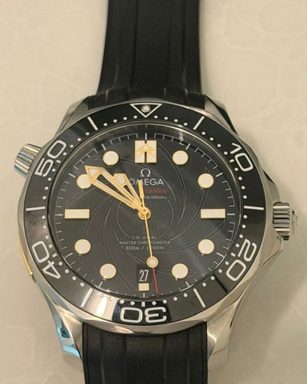 2019 Omega Seamaster Diver 300M “James Bond” L.E. 42MM Black Dial Rubber Strap (210.22.42.20.01.004)