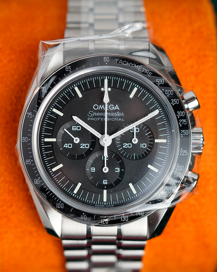 No Reserve - 2026 Omega Speedmaster Professional Moonwatch 42MM Black Dial Steel Bracelet (310.30.42.50.01.002)