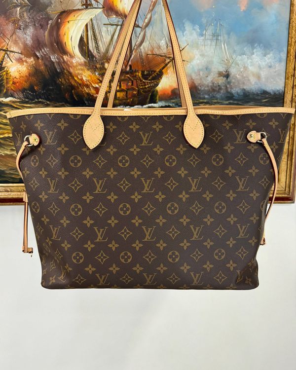 Louis Vuitton Neverfull MM Monogram Medium Coated Canvas Gold-Tone Hardware Leather Strap (Neverfull)