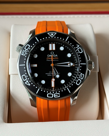 2026 Omega Seamaster Diver 300M 42MM Black Dial Rubber Strap (210.32.42.20.01.006)