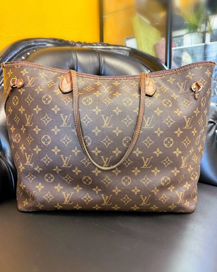 Louis Vuitton Neverfull MM Monogram Medium Brown Canvas Gold-Tone Hardware Leather Strap (Neverfull)