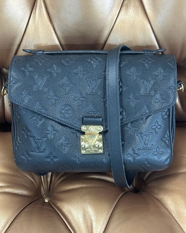 Louis Vuitton Monogram Pochette Métis Small Black Leather Gold-Tone Hardware Leather Strap (M41487)