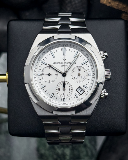 2017 Vacheron Constantin Overseas Chronograph 42.5MM Silver Dial Steel Bracelet (5500V/110A-B075)
