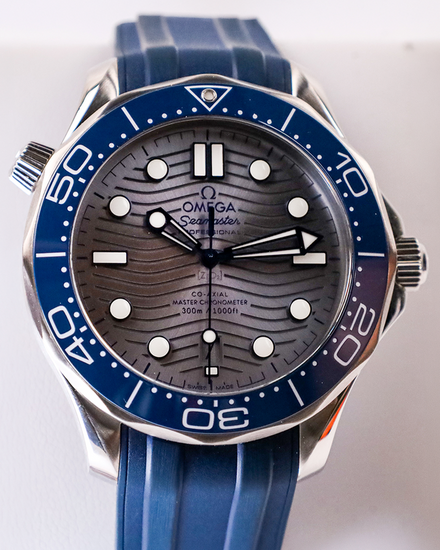 2023 Omega Seamaster Diver 300M 42MM Grey Dial Rubber Strap (210.32.42.20.06.001)