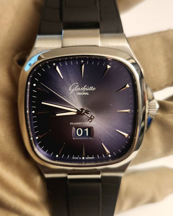 Glashütte Original Seventies Panorama 40MM Purple Dial Rubber Strap (2-39-47-13-12-14)