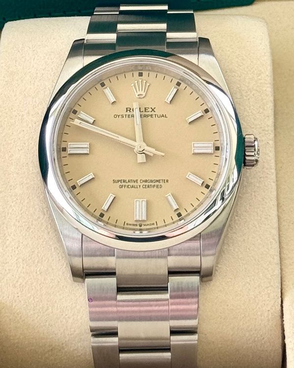 Rolex Oyster Perpetual (126000)