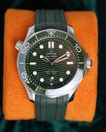 2026 Omega Seamaster Diver 300M "Seaweed" 42MM Green Dial Rubber Strap (210.32.42.20.10.001)