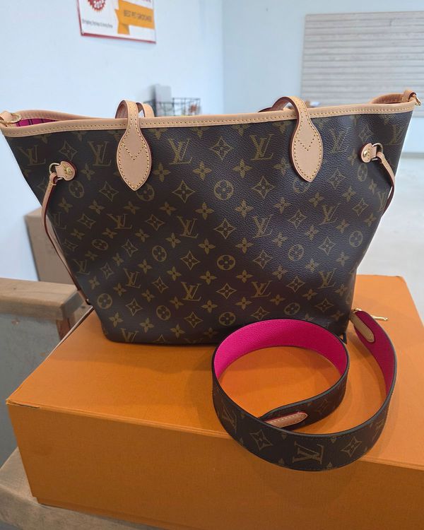 Louis Vuitton Neverfull MM Handbag Medium Monogram Canvas Brown Gold Tone Hardware Leather Straps (Handbag)