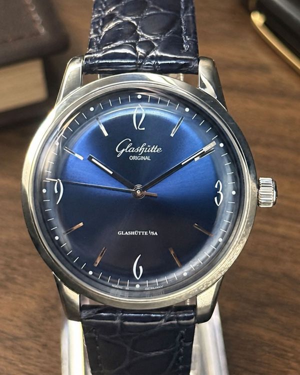 No Reserve - 2020 Glashütte Original Sixties 39MM Blue Dial Leather Strap (1-39-52-06-02-04)