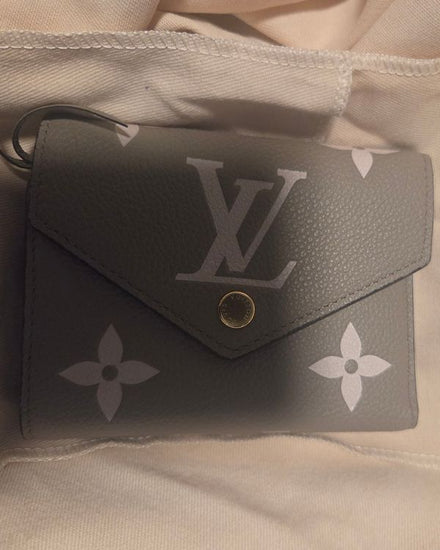 No Reserve - 2025 Louis Vuitton Victorine Wallet Small Monogram Leather Gray Cream Gold Tone Hardware (Wallet)