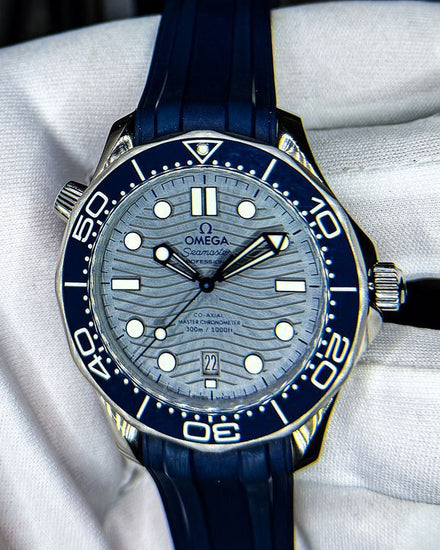 2019 Omega Seamaster Diver 300M 42MM Grey Dial Rubber Strap (210.32.42.20.06.001)