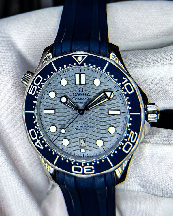 2019 Omega Seamaster Diver 300M 42MM Grey Dial Rubber Strap (210.32.42.20.06.001)