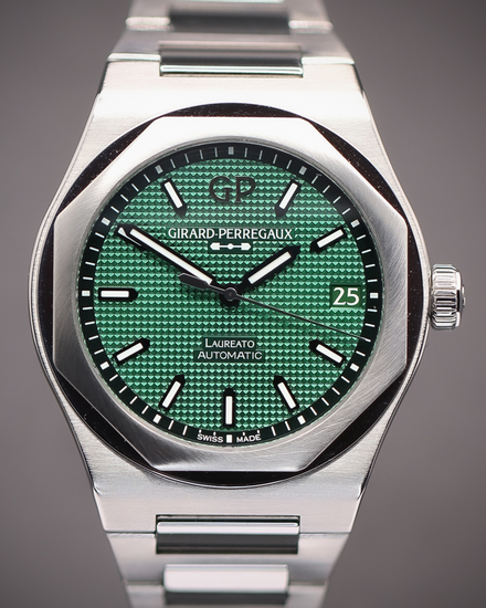 2024 Girard Perregaux Laureato 42MM "Sunray" Green Dial Steel Bracelet (81010.11.3153.1CM)