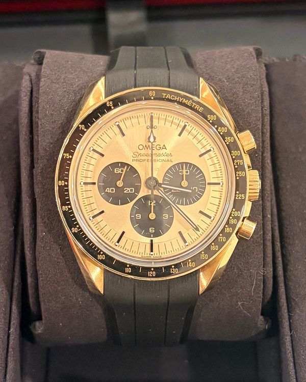2023 Omega Speedmaster Professional Moonwatch 42MM Champagne Dial Rubber Strap (310.62.42.50.99.001)