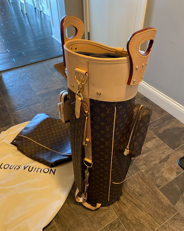 2022 Louis Vuitton Monogram Canvas Golf Bag Luxury Sports Collection Gold-Tone Hardware Leather Straps (Golf Bag)