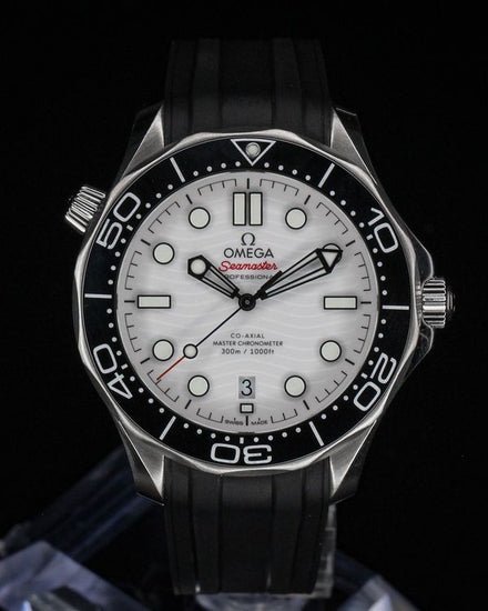 No Reserve - 2024 Omega Seamaster Diver 300M 42MM White Dial Rubber Strap (210.32.42.20.04.001)