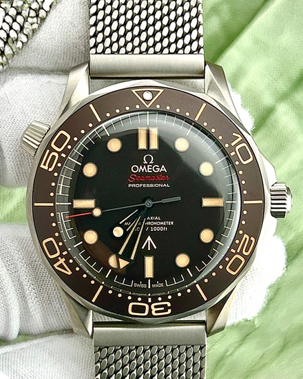 2024 Omega Seamaster Diver 300M 007 Edition 42MM Brown Dial Titanium Bracelet (210.90.42.20.01.001)
